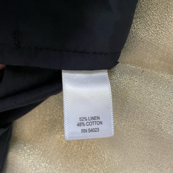 Banana Republic shorts in navy blue, size 4P - Picture 3 of 5